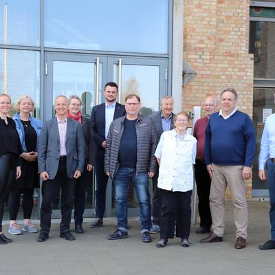 Die Mitglieder der Lokalen Aktionsgruppe WMO wählten Landrat Tino Schomann zu ihrem neuen Vorsitzenden. Ganz links im Bild: Die neue Regionalmanagerin Sophie Maletzki.