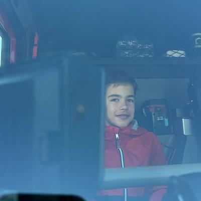 Fiete (10) und Landrat Tino Schomman verbrachten gemeinsam einen halben Tag