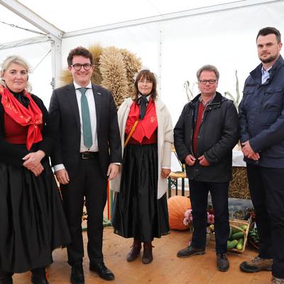 Übergabe der Kreiserntekrone