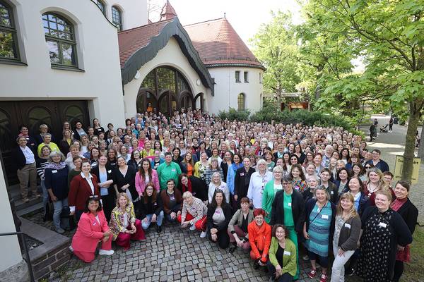 Auf dem Gruppenbild sind die kommunalen Frauen- und Gleichstellungsbeauftragten Deutschlands zu sehen.